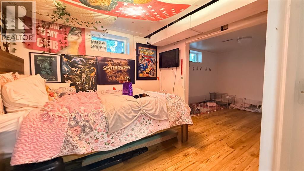 117 2 Street W - 18