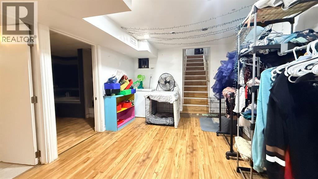 117 2 Street W - 25