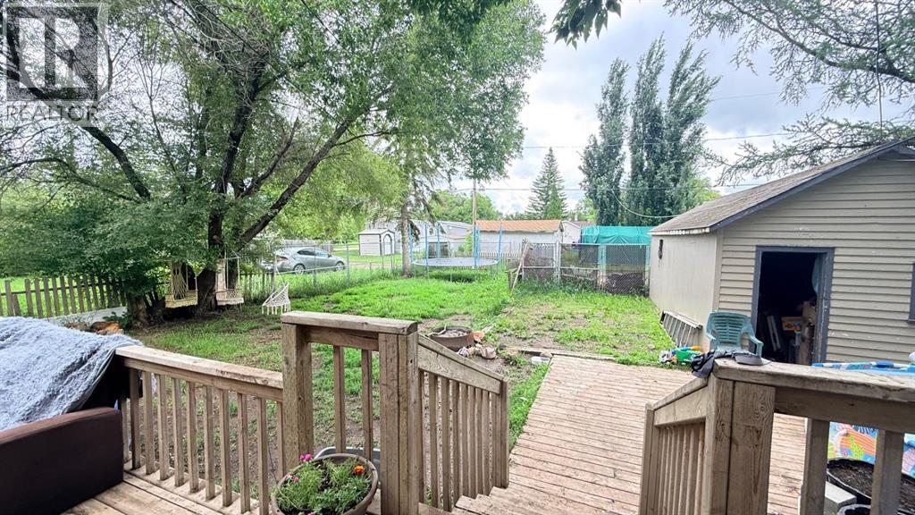 117 2 Street W - 26