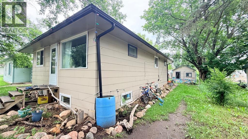 117 2 Street W - 3
