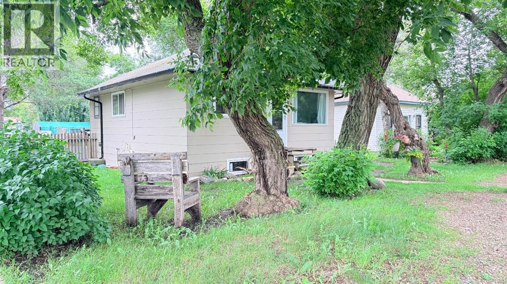 117 2 Street W - 31