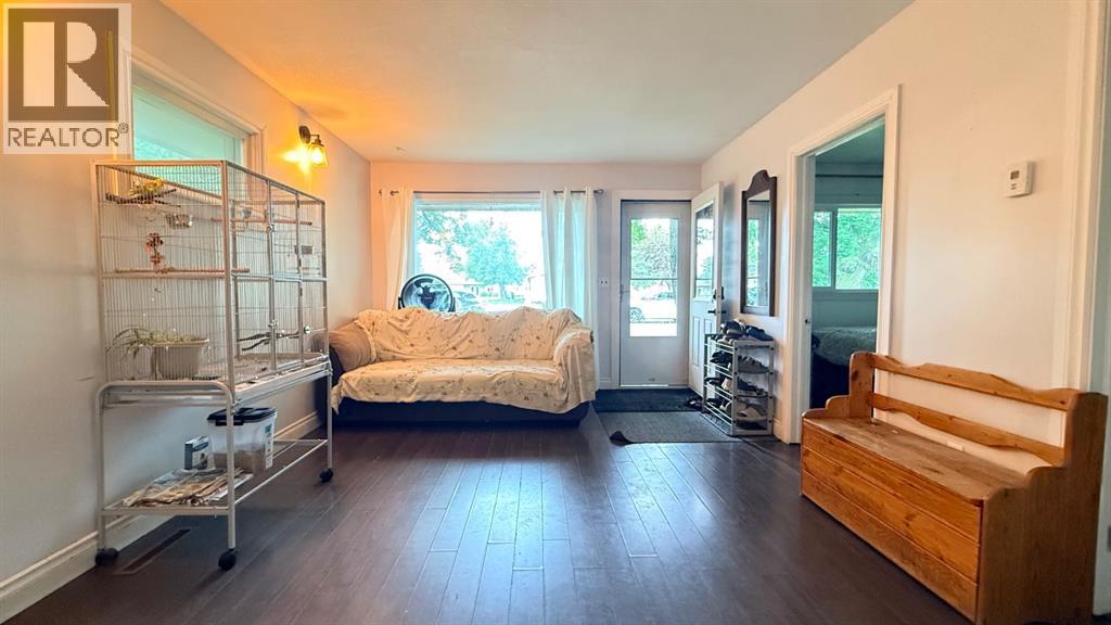 117 2 Street W - 4