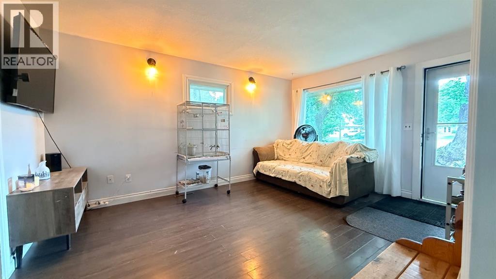 117 2 Street W - 5