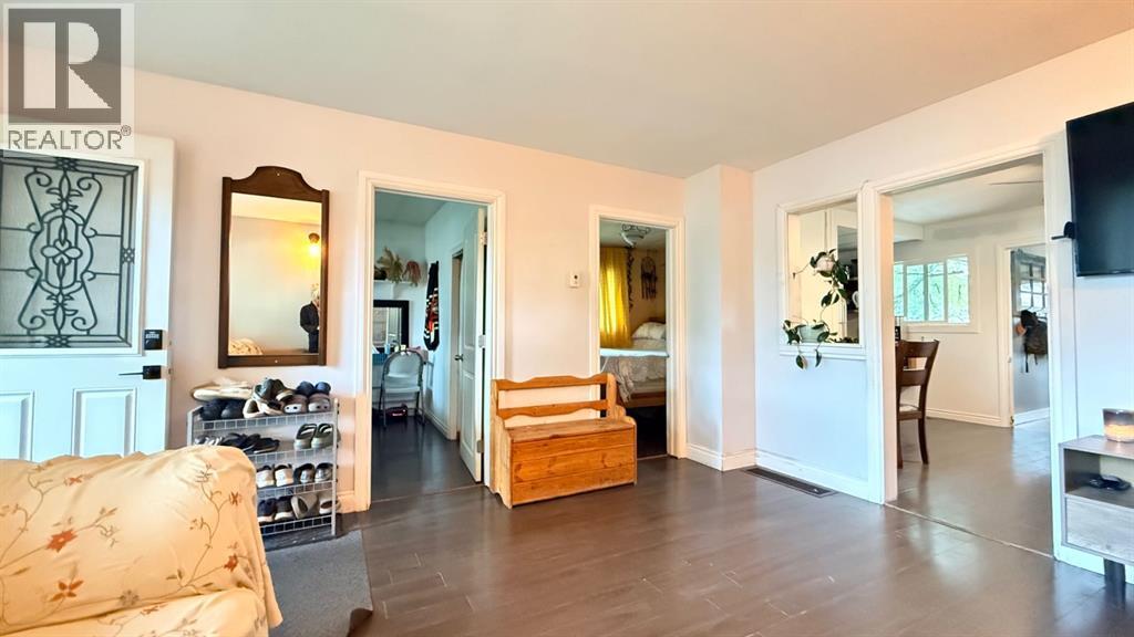 117 2 Street W - 7