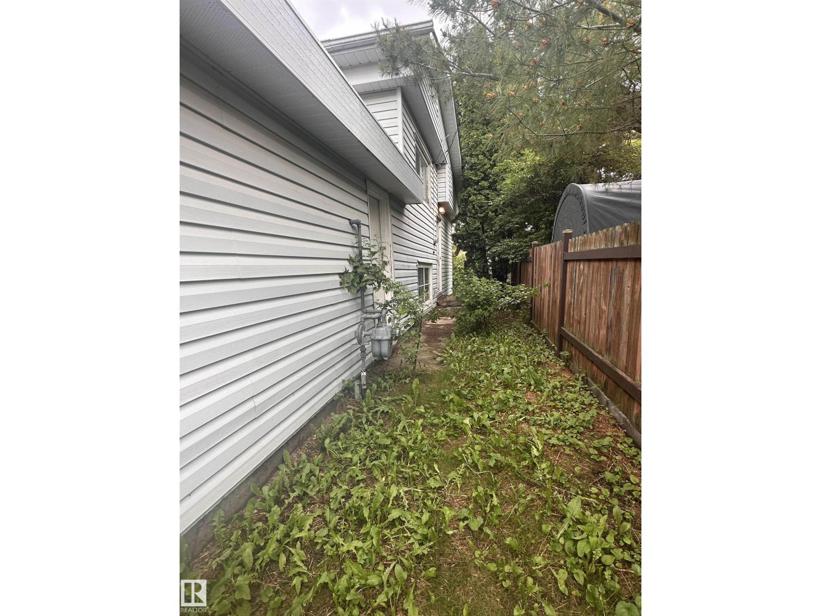 5128 52 ST - 5