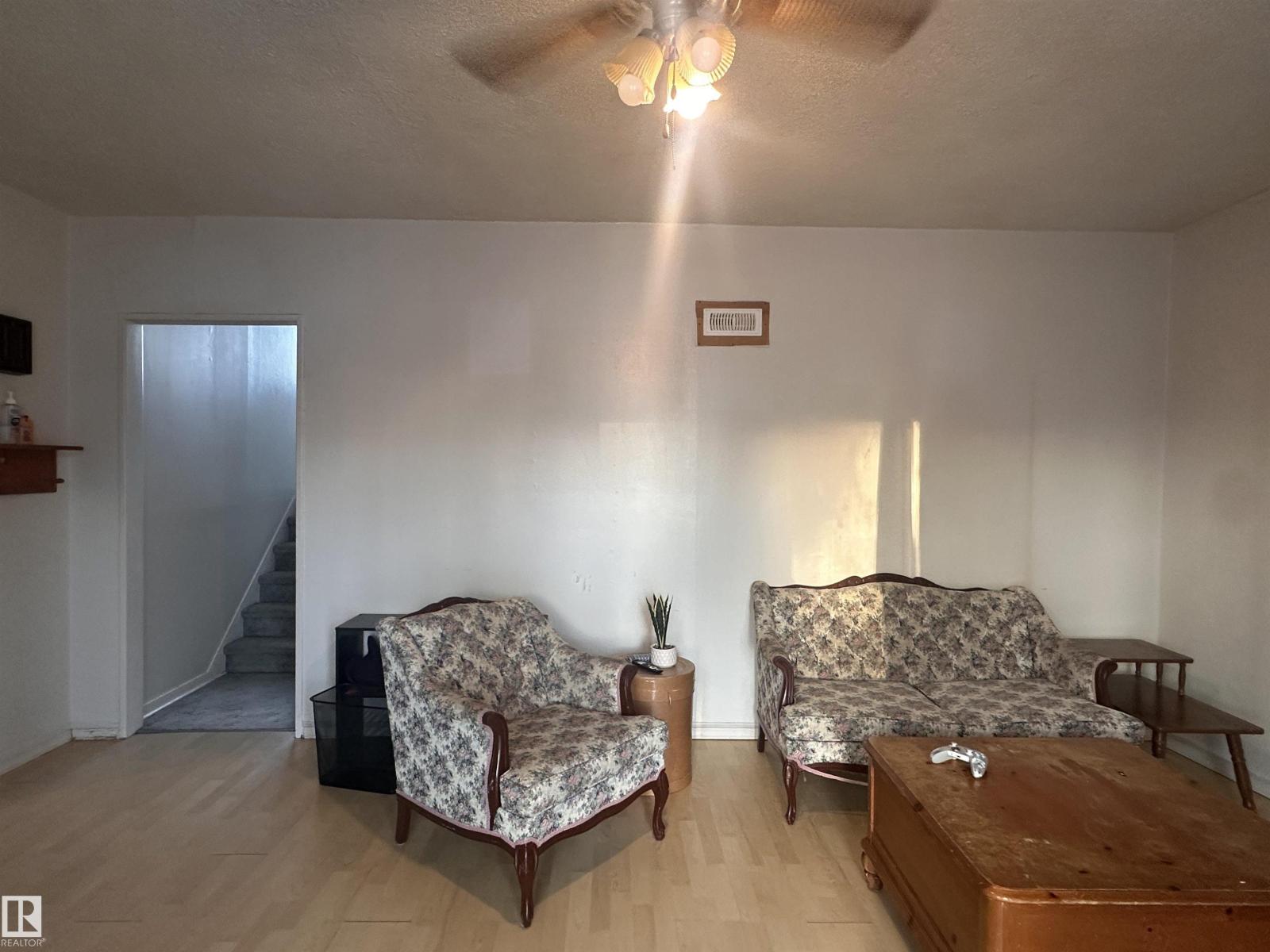 5128 52 ST - 19