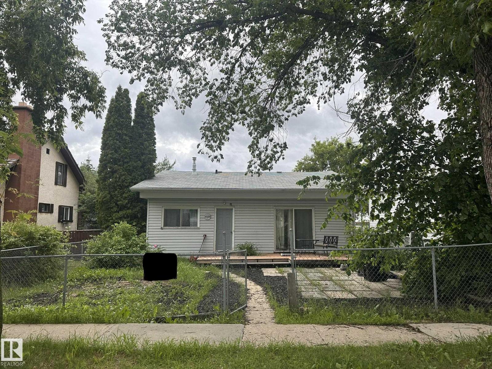 5128 52 ST - 1