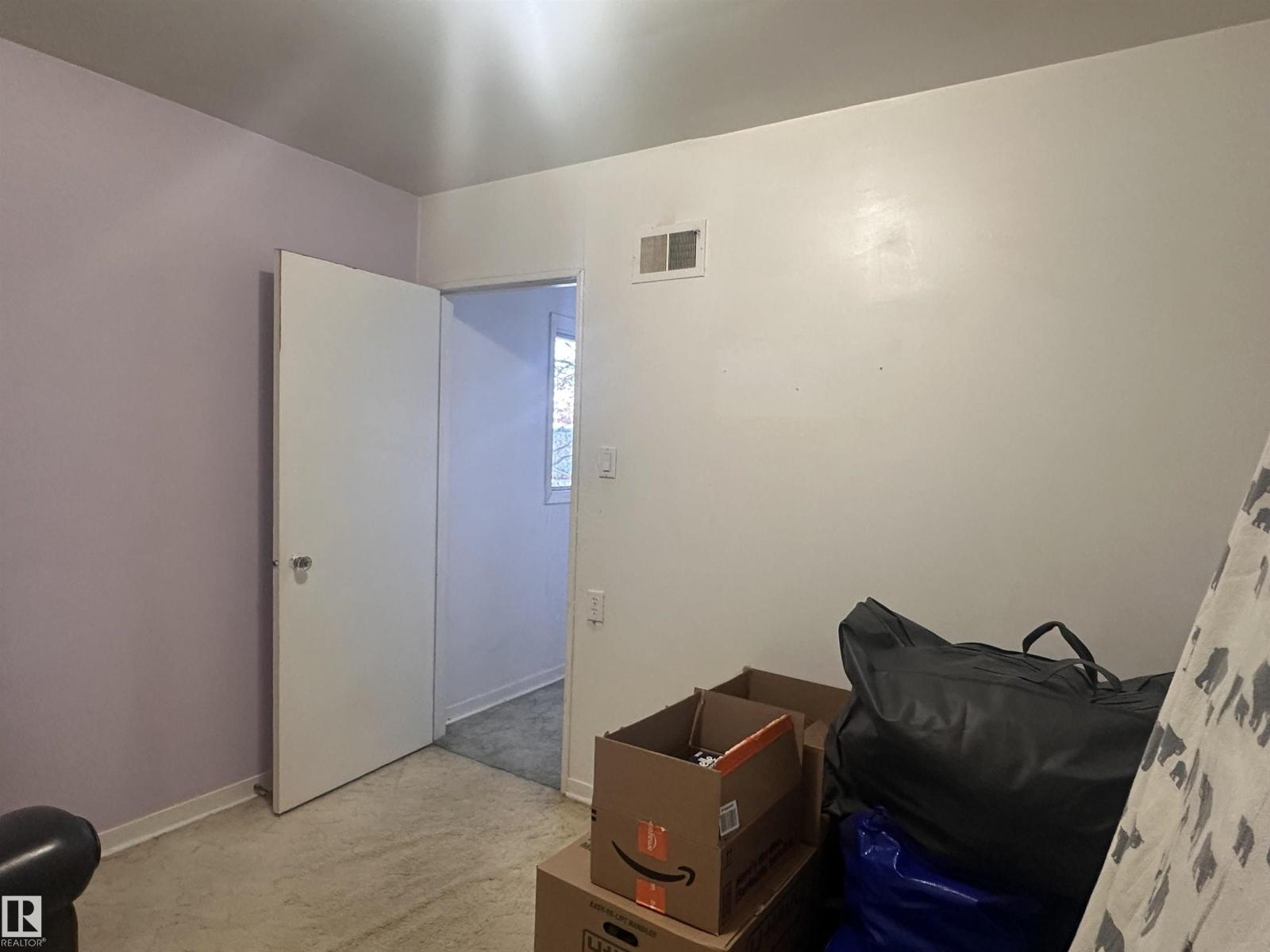 5128 52 ST - 39