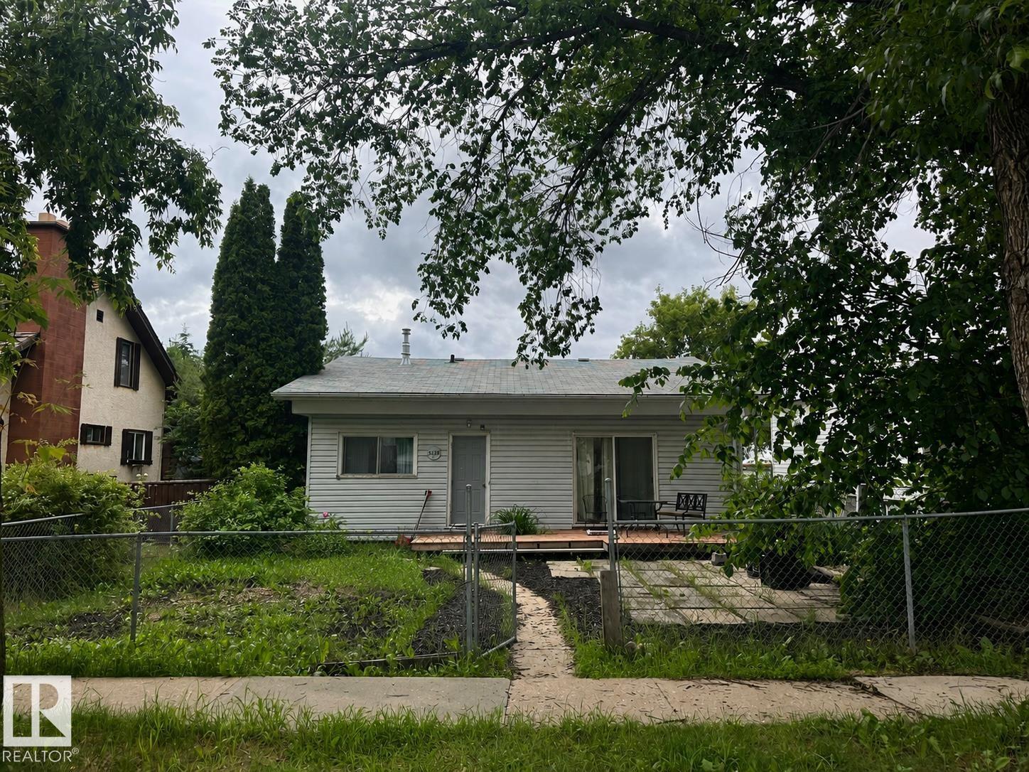 5128 52 ST - 72