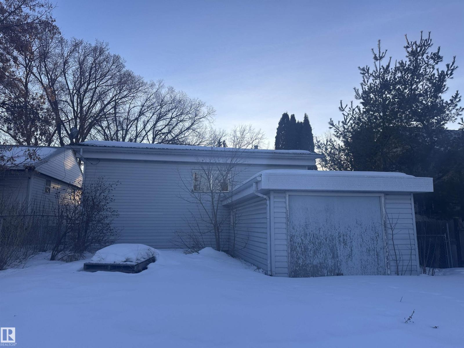 5128 52 ST - 58