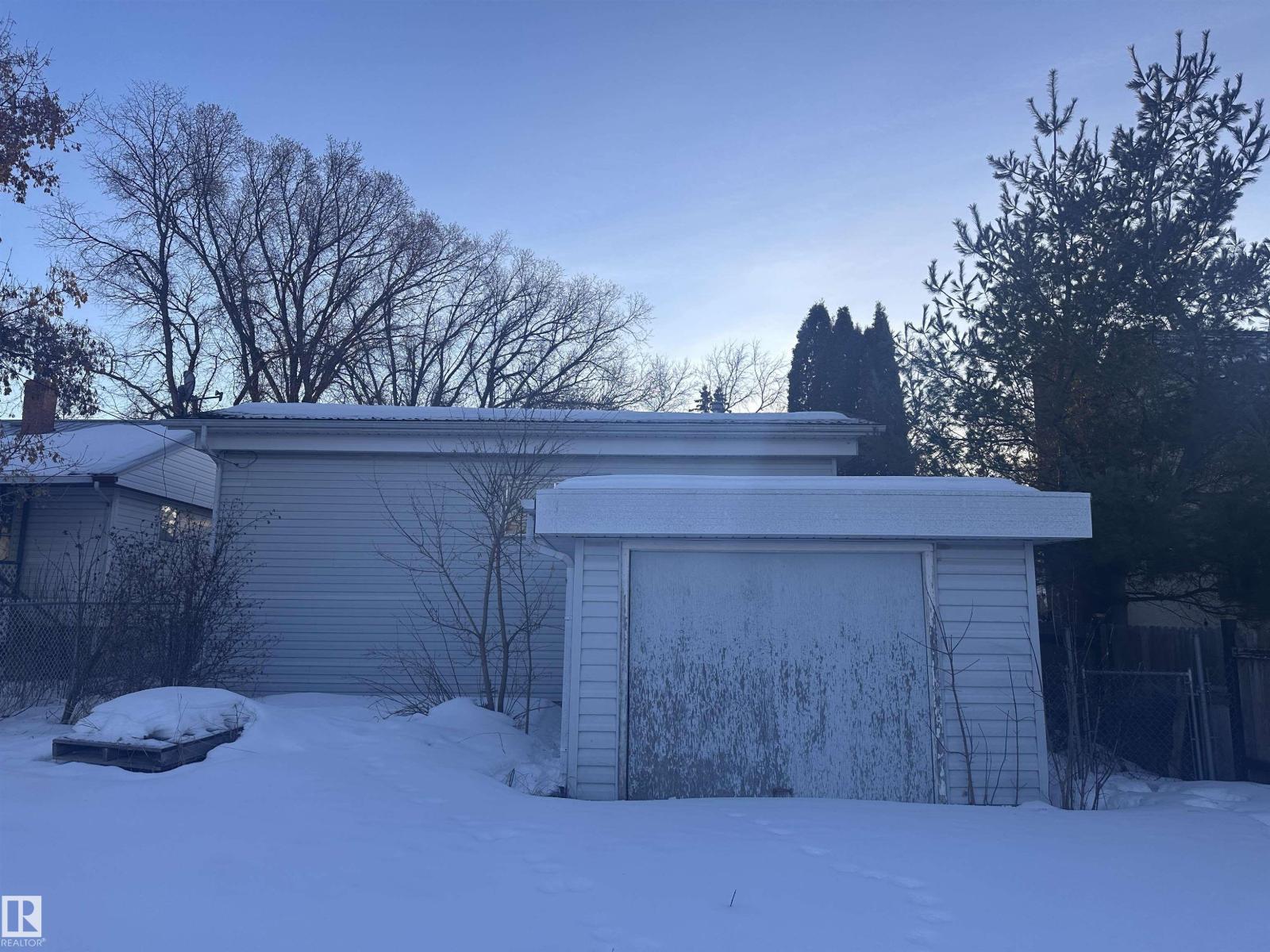 5128 52 ST - 57