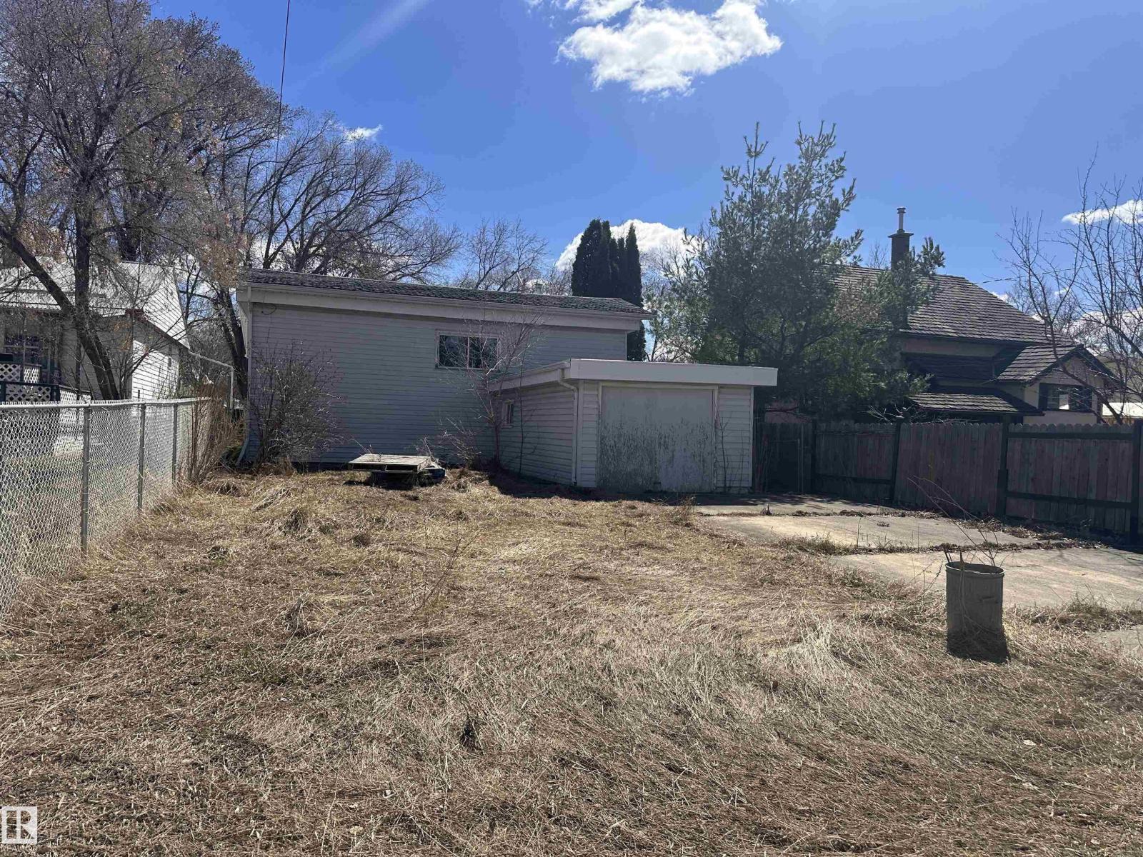 5128 52 ST - 67