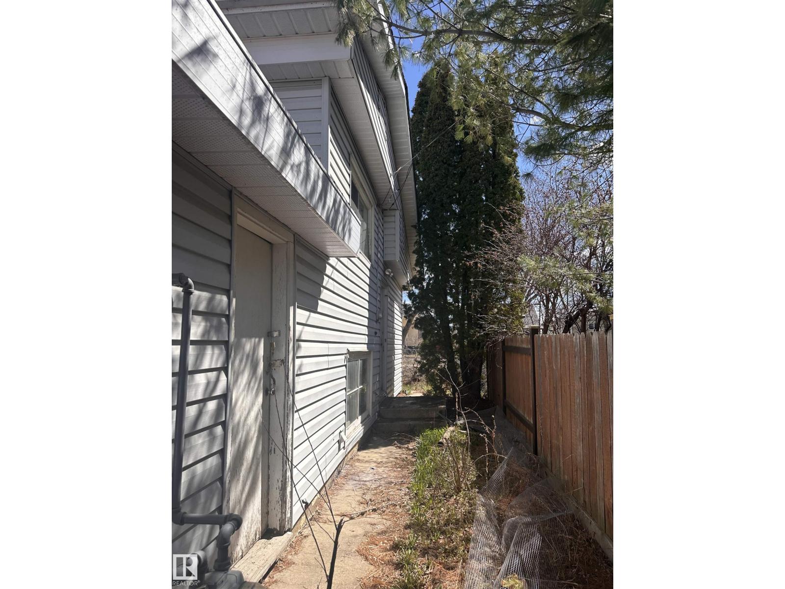 5128 52 ST - 71