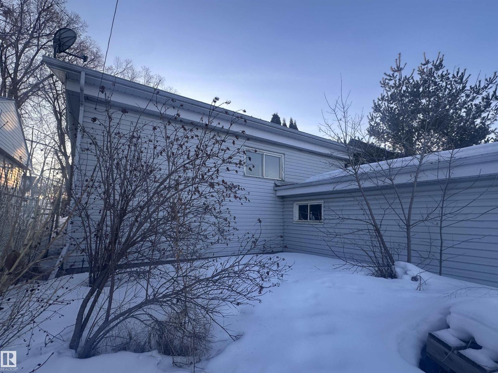 5128 52 ST - 60