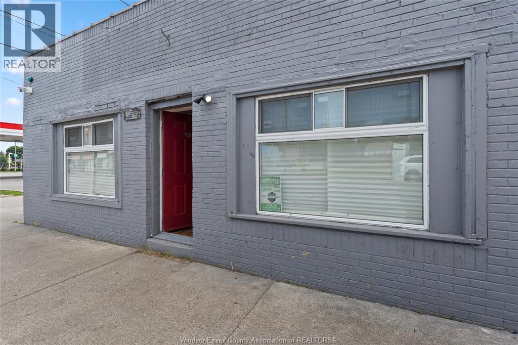 939 WYANDOTTE STREET East - 1