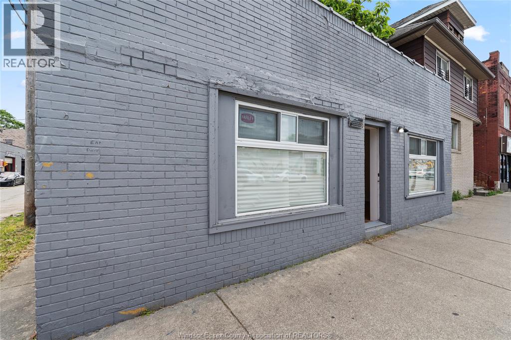 939 WYANDOTTE STREET East - 2