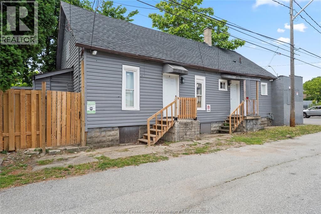 939 WYANDOTTE STREET East - 24