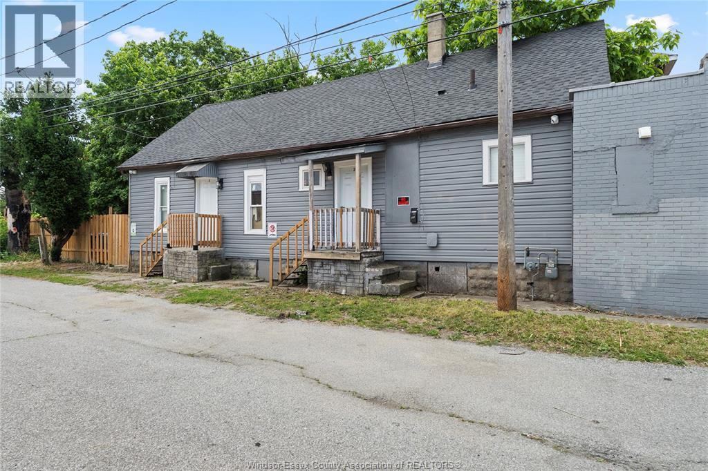 939 WYANDOTTE STREET East - 25
