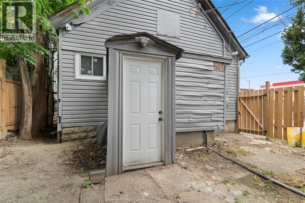 939 WYANDOTTE STREET East - 26