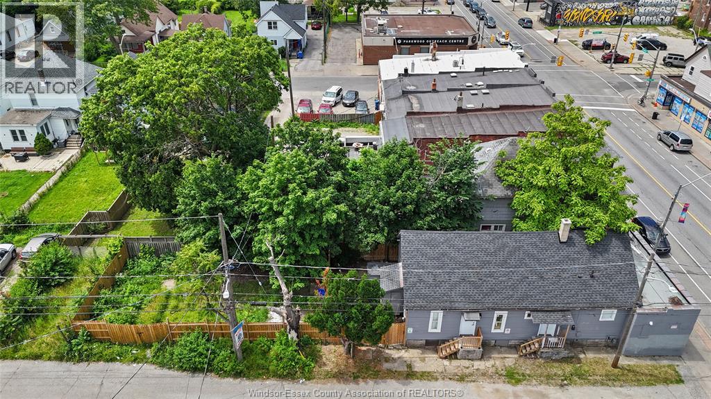 939 WYANDOTTE STREET East - 27