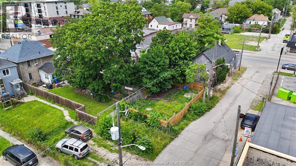939 WYANDOTTE STREET East - 29