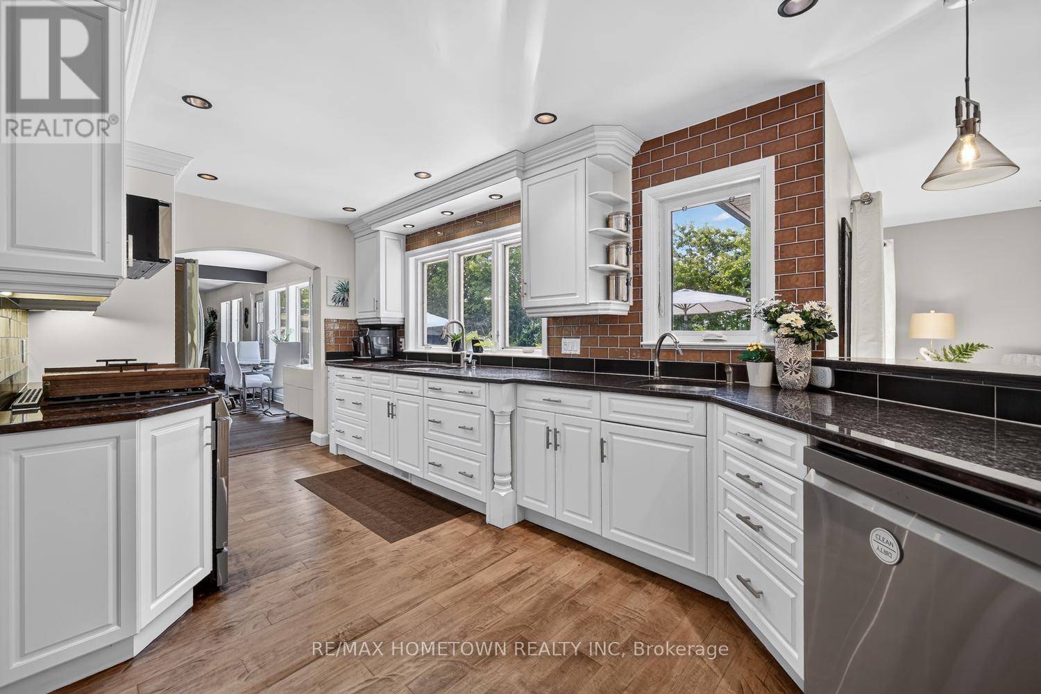 23 PINEVIEW ROAD - 28
