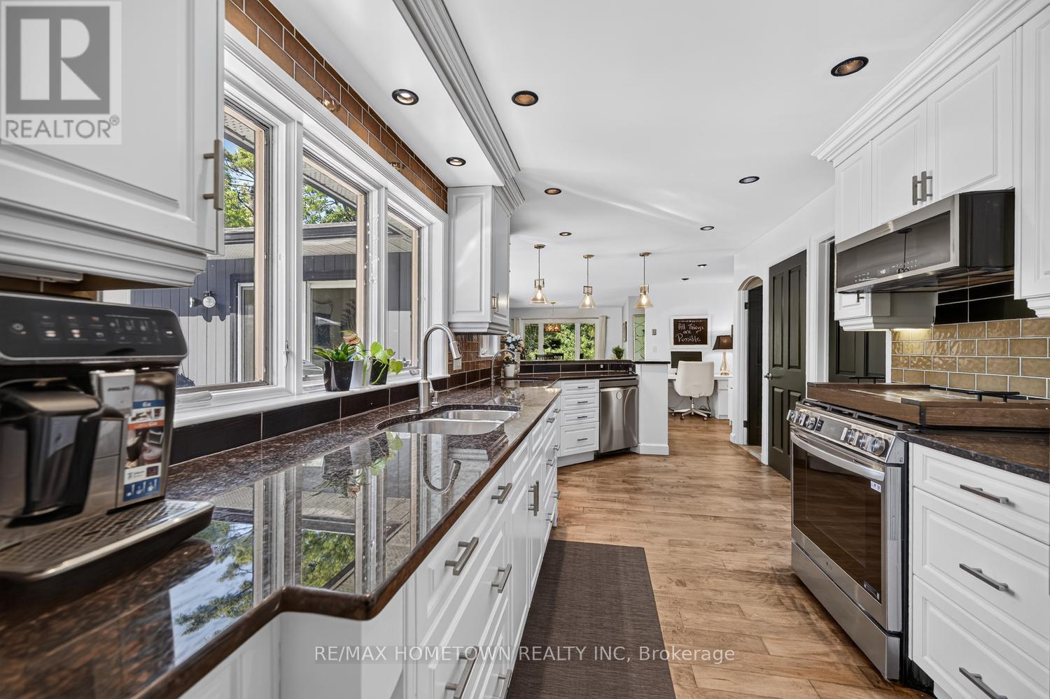 23 PINEVIEW ROAD - 30