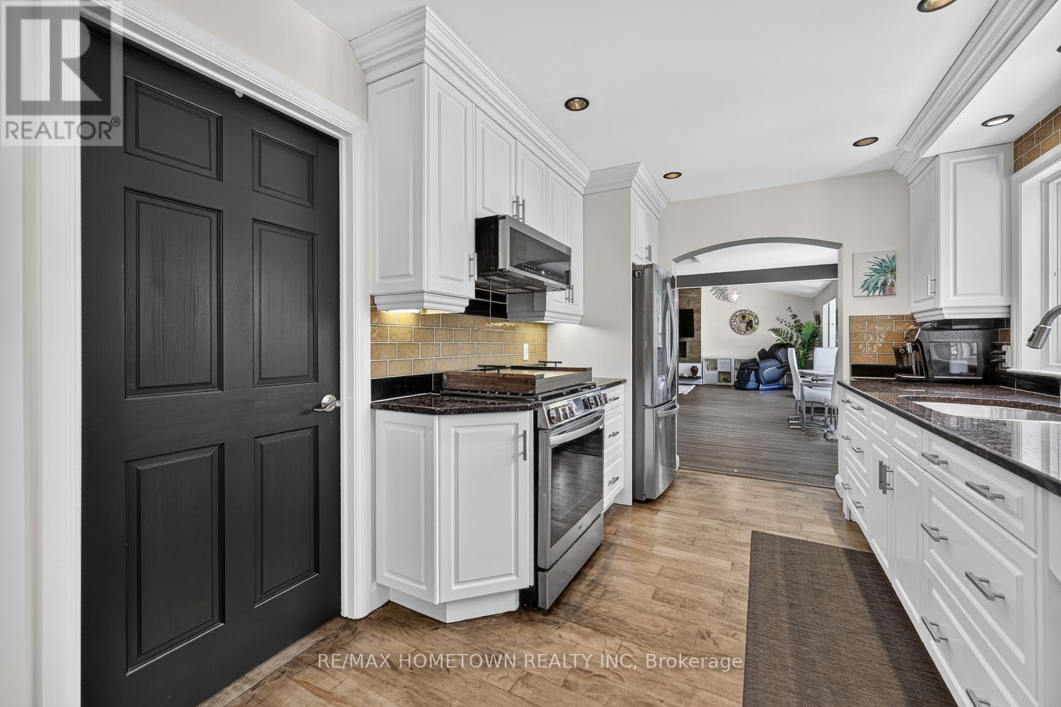 23 PINEVIEW ROAD - 31