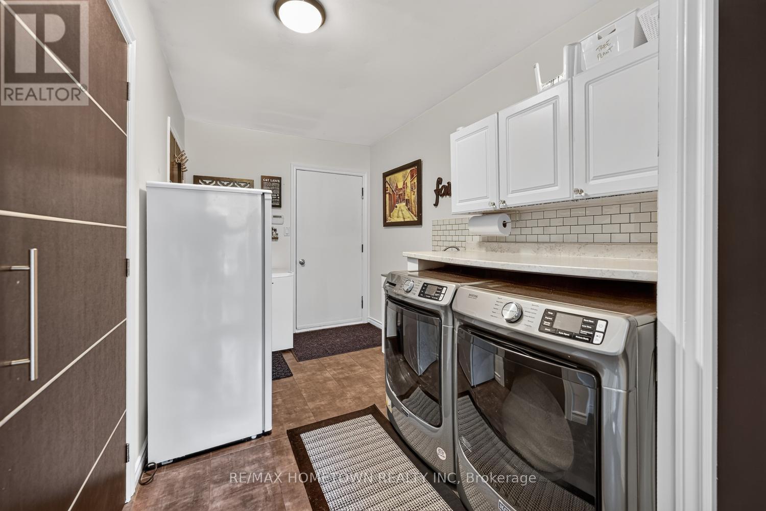 23 PINEVIEW ROAD - 33