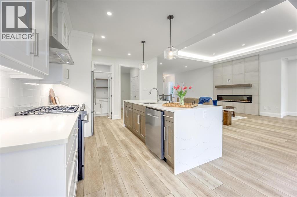 184 SANDPIPER DRIVE - 12