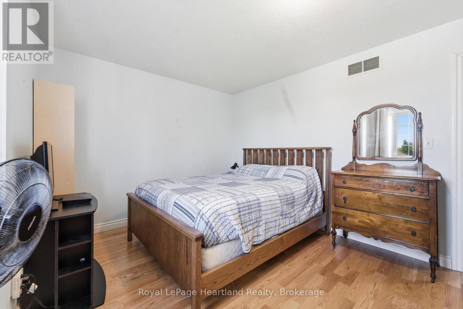 480 MOWAT STREET E - 16