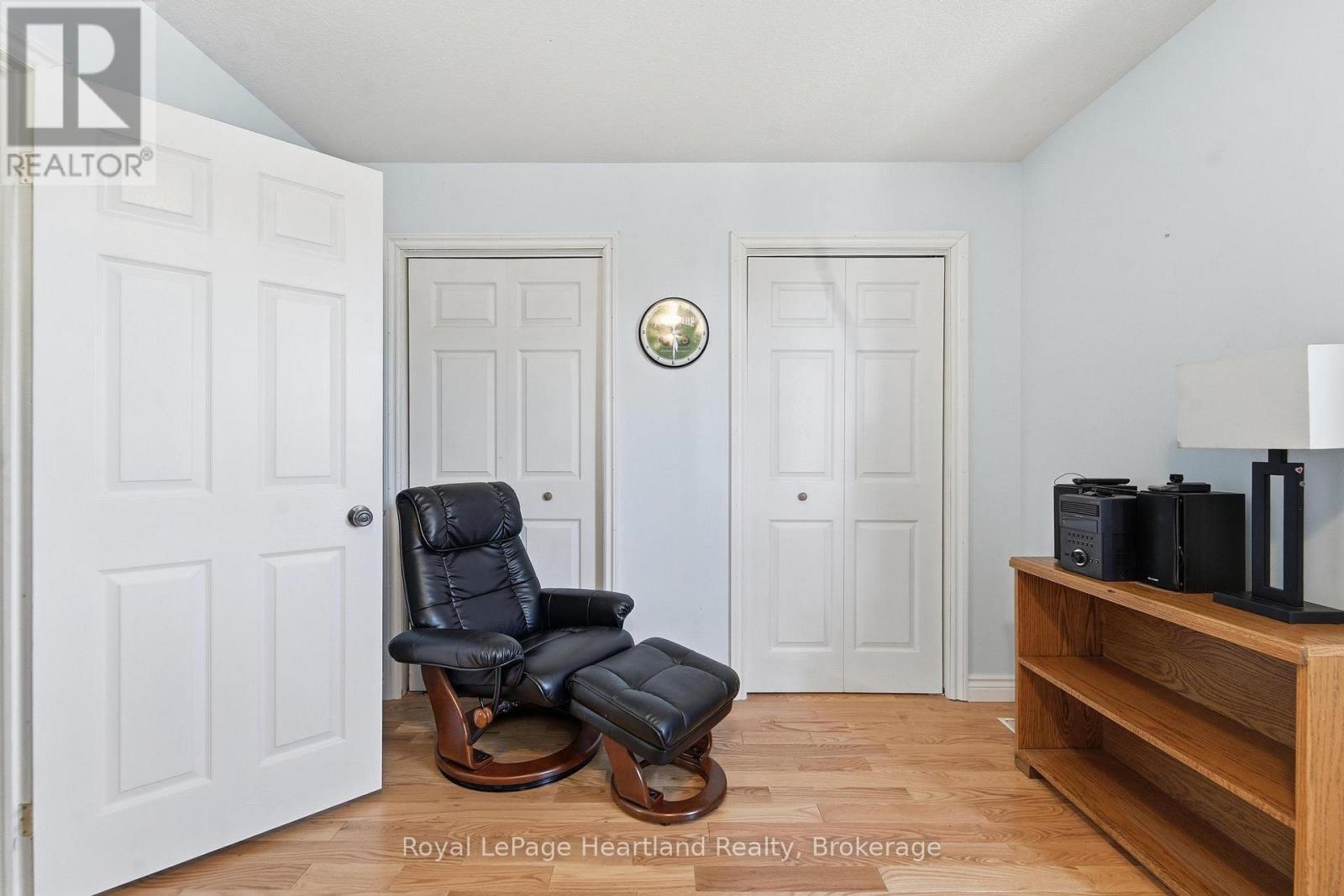 480 MOWAT STREET E - 17