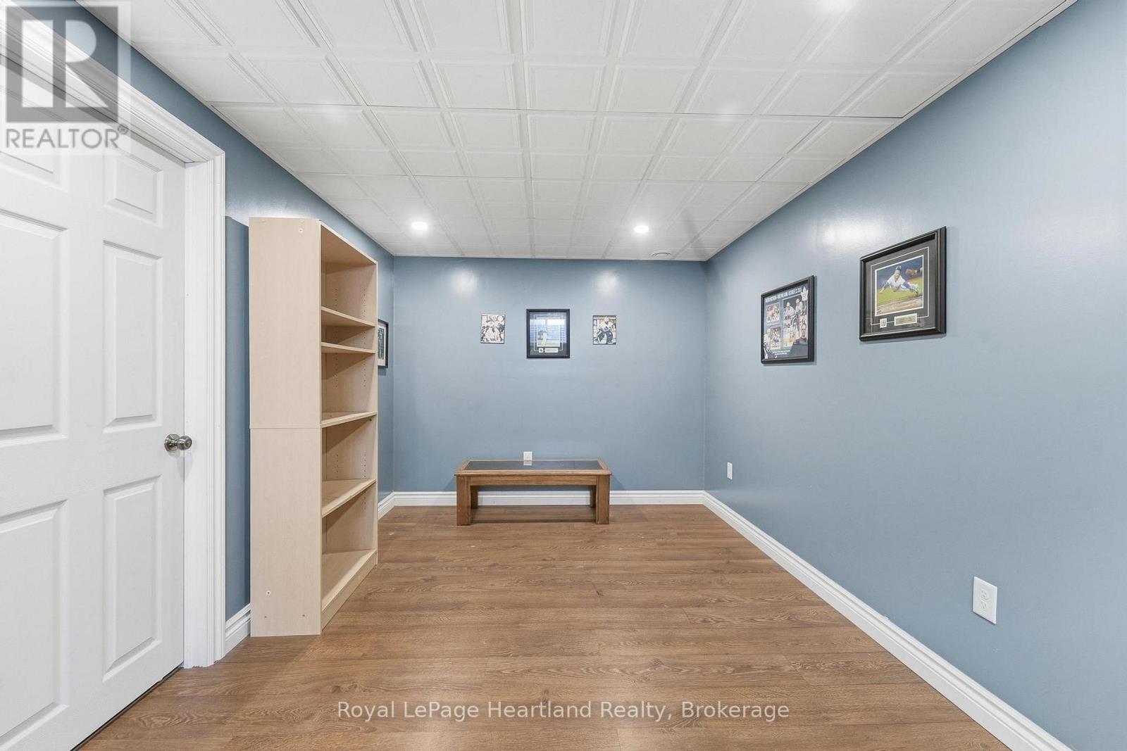 480 MOWAT STREET E - 24