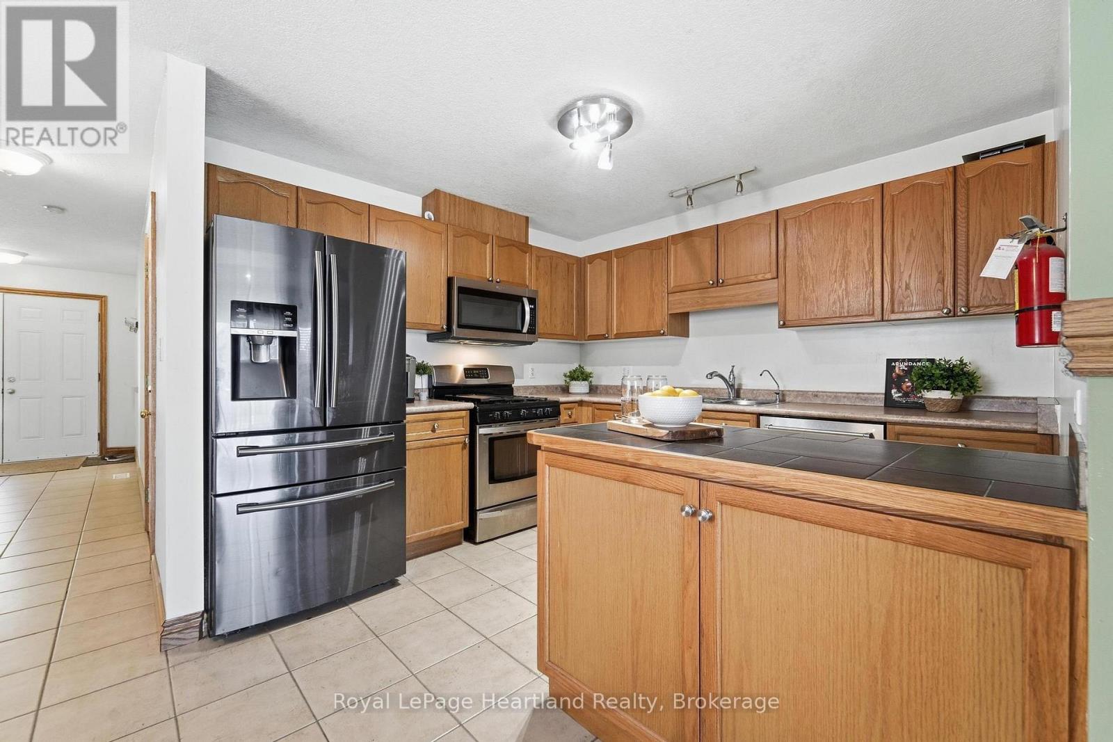 480 MOWAT STREET E - 6