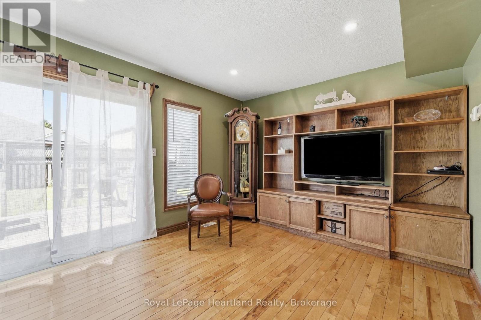 480 MOWAT STREET E - 9