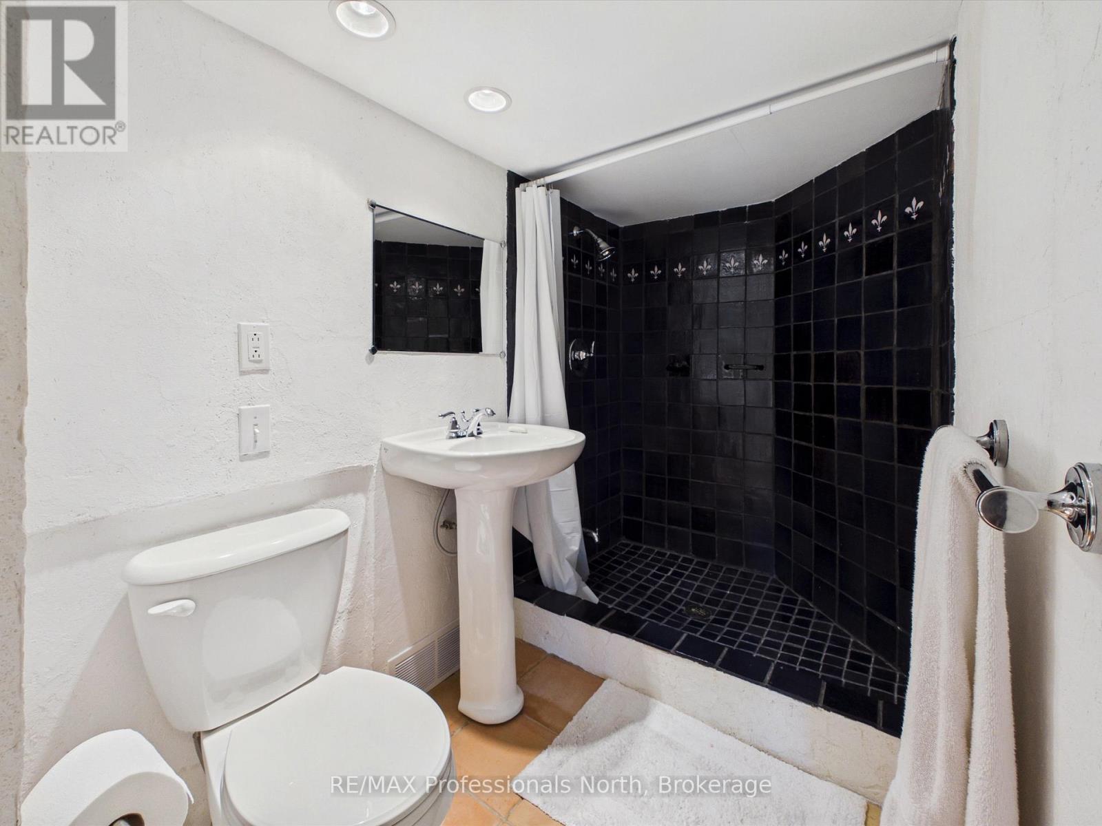 1760 VALLEY ROAD - 37