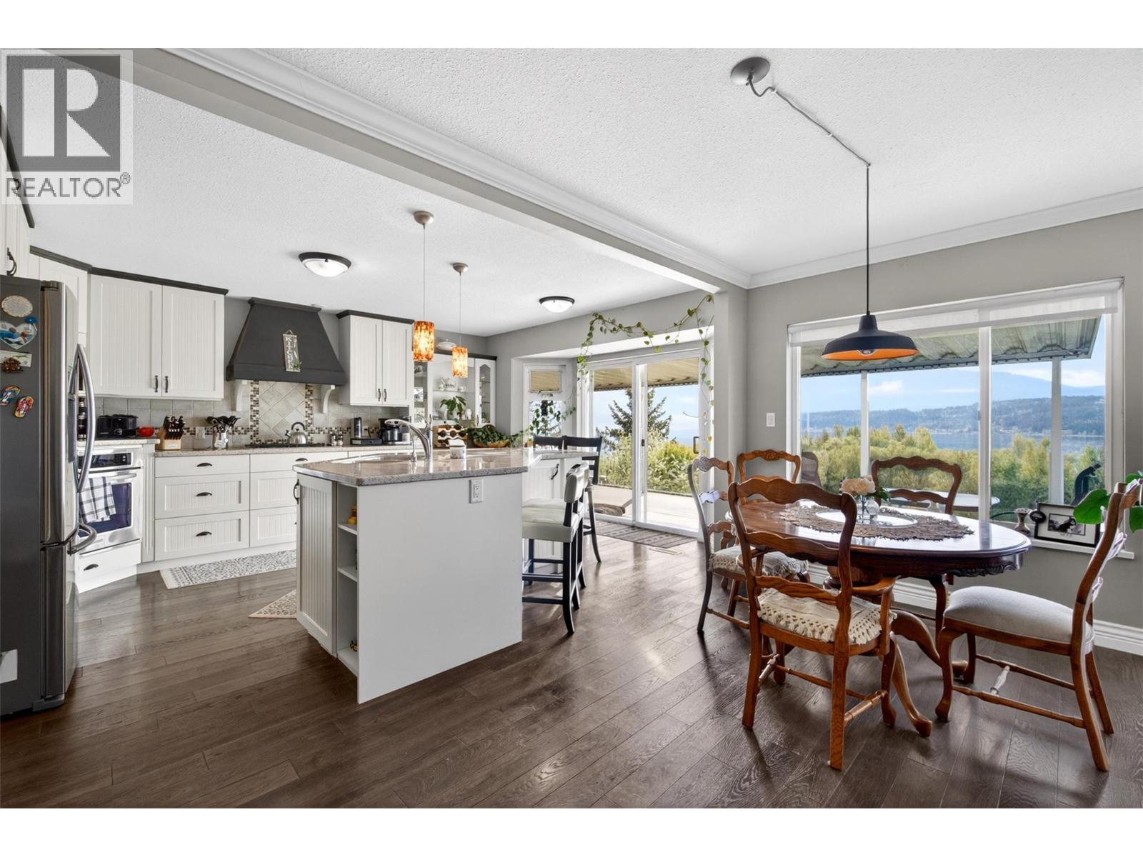3714 Bastionview Road - 13