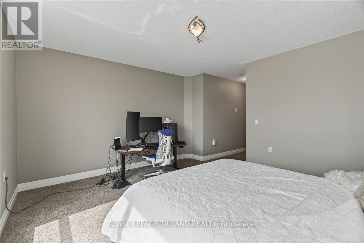 #908 250 PALL MALL STREET - 17