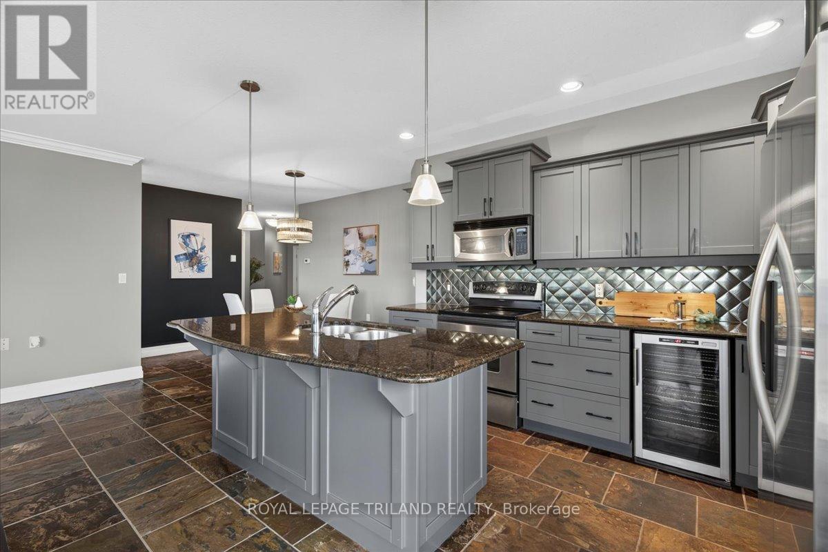 #908 250 PALL MALL STREET - 20