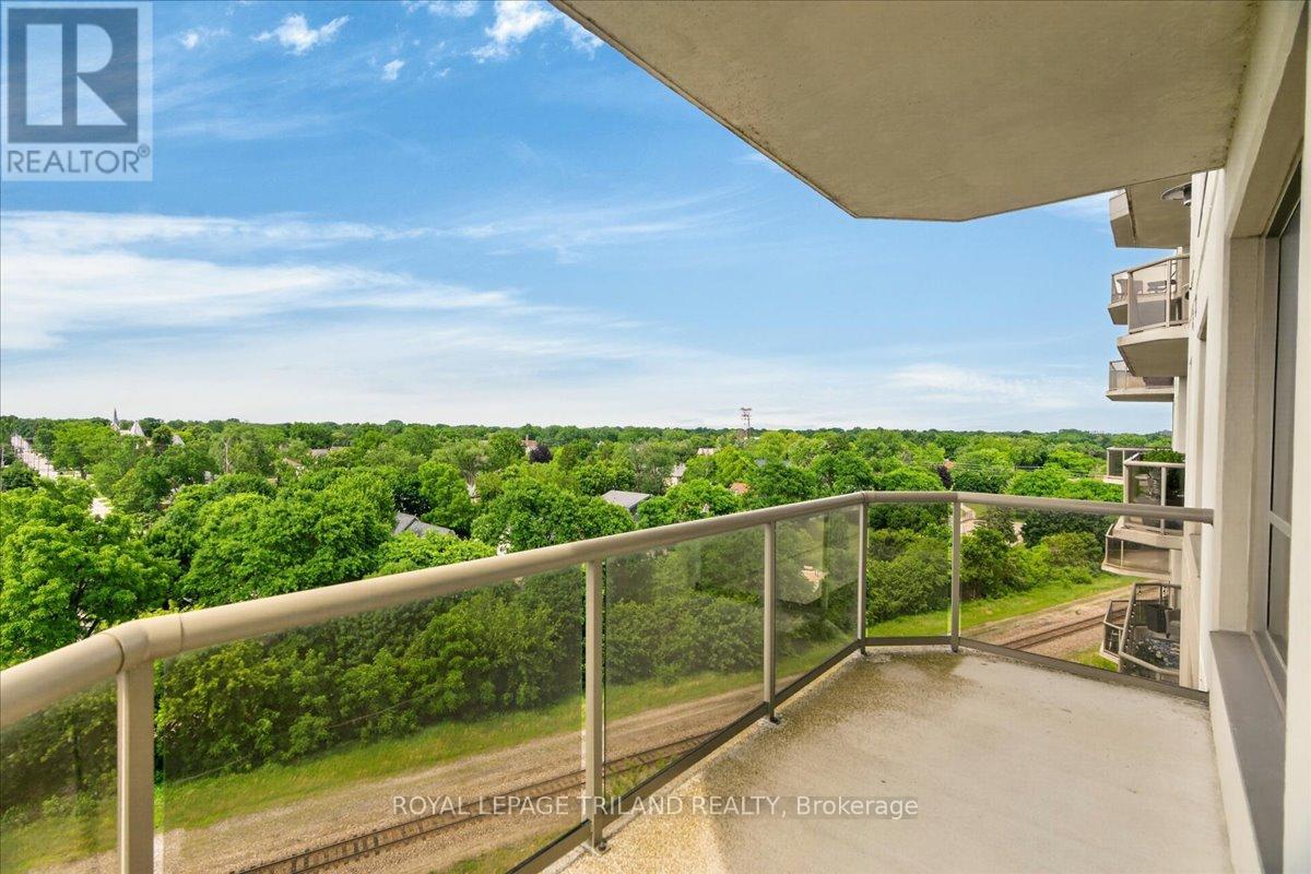 #908 250 PALL MALL STREET - 23