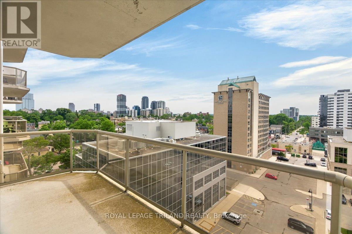 #908 250 PALL MALL STREET - 22