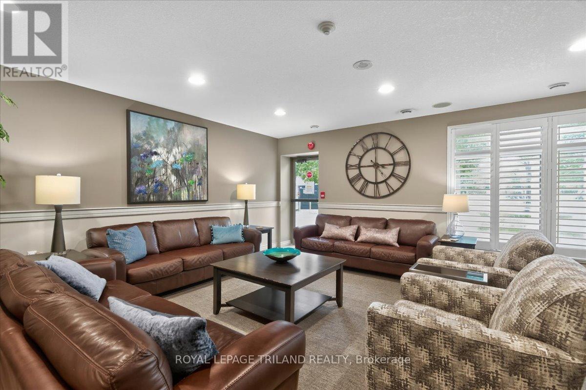 #908 250 PALL MALL STREET - 28