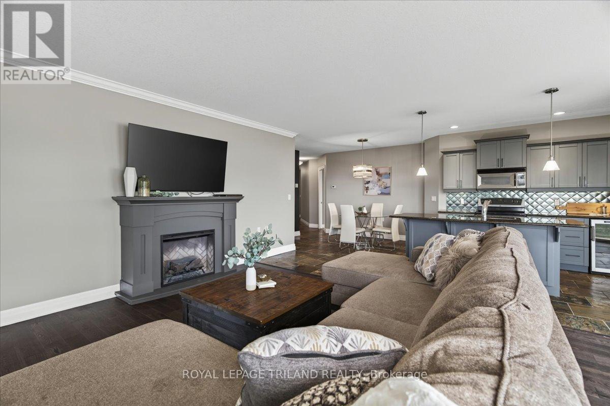 #908 250 PALL MALL STREET - 5