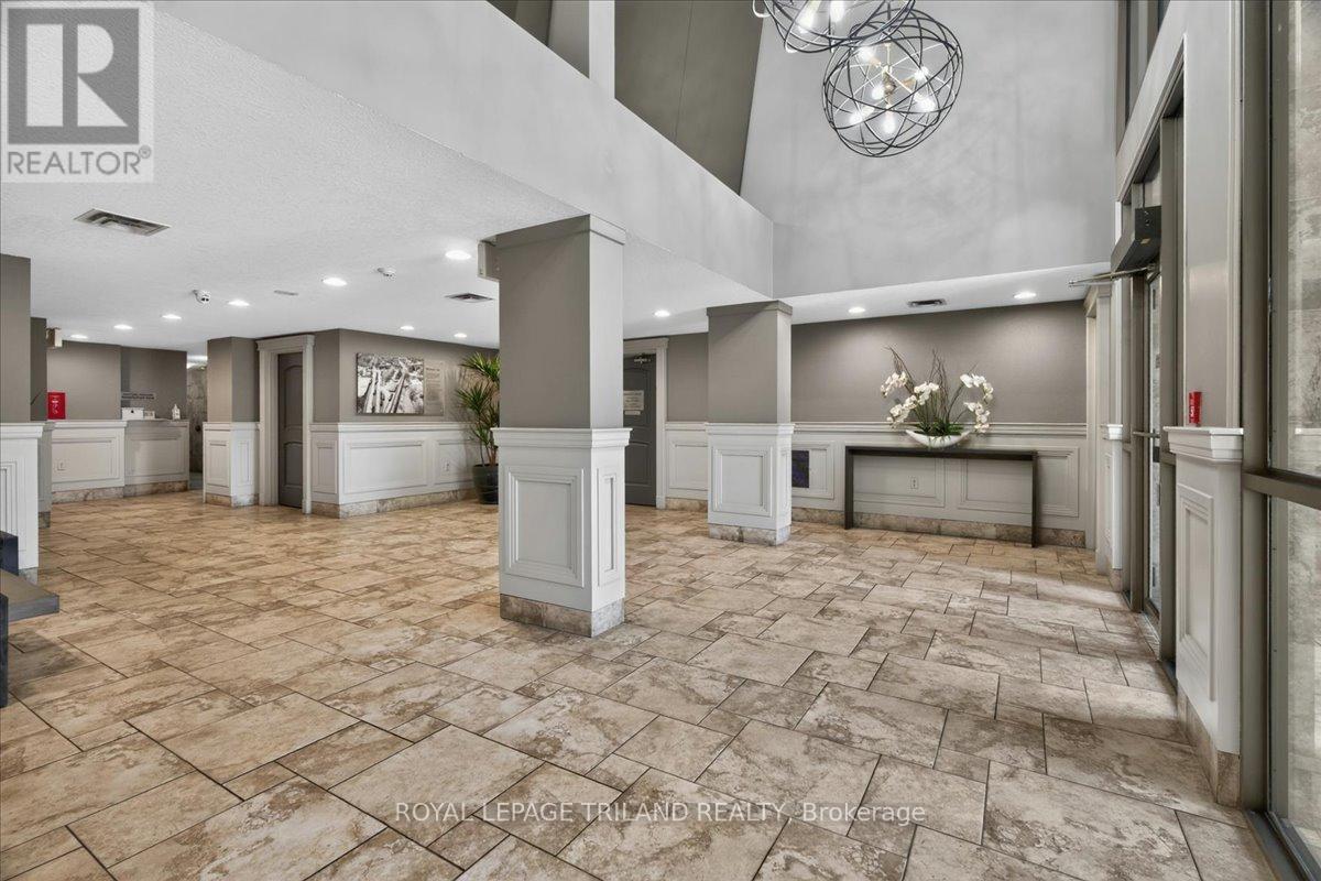 #908 250 PALL MALL STREET - 29