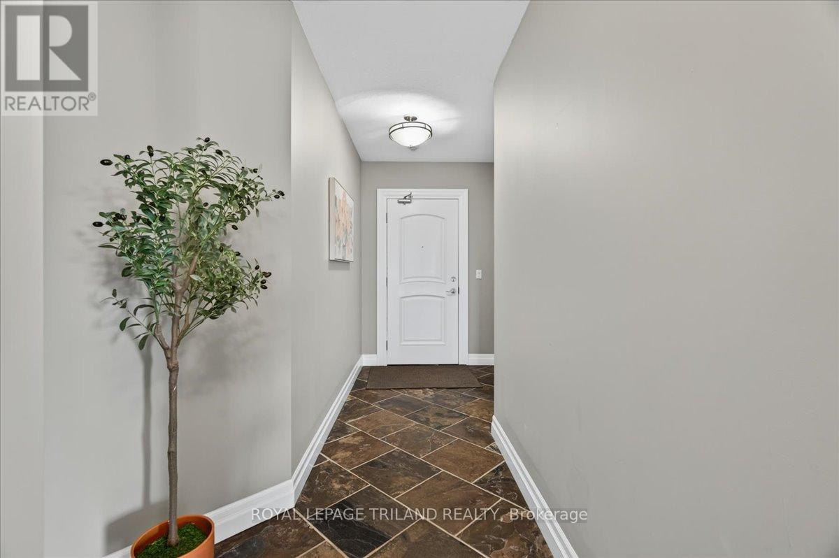 #908 250 PALL MALL STREET - 7