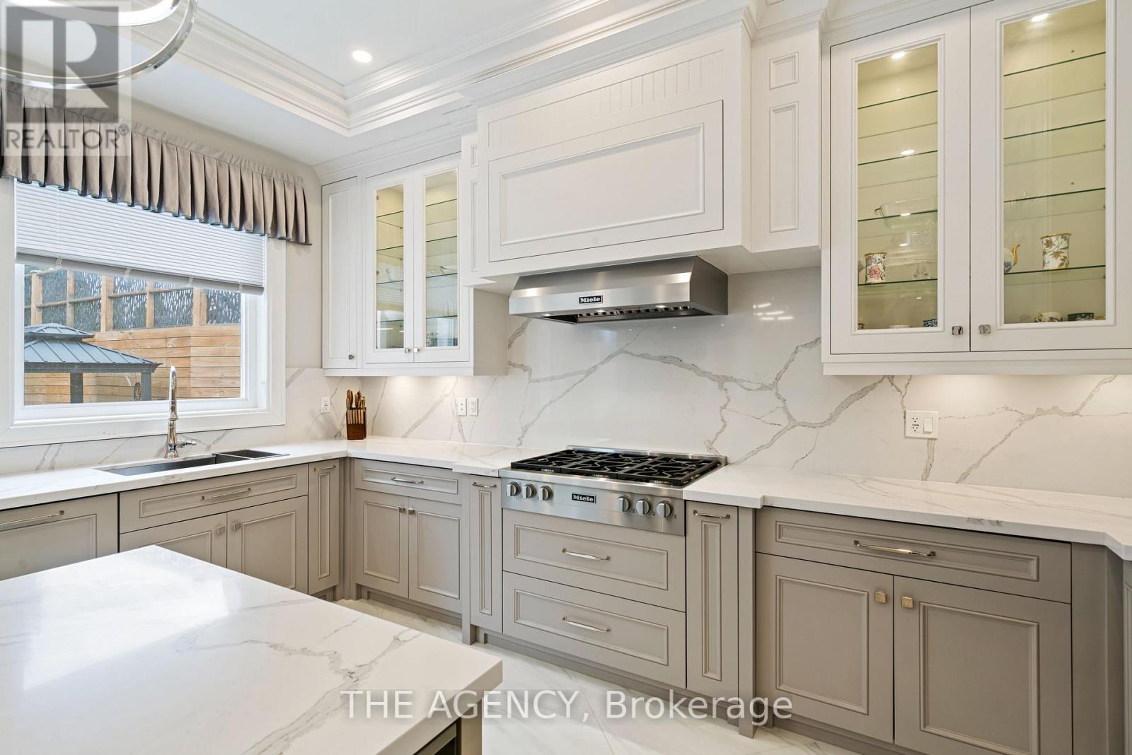 18 SUNCREST DRIVE - 13