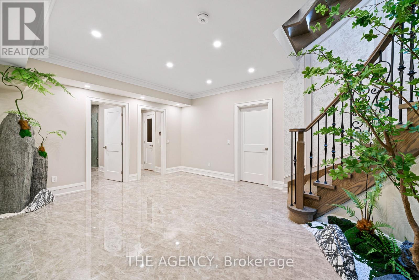 18 SUNCREST DRIVE - 27