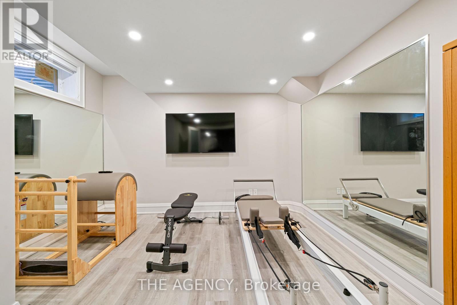 18 SUNCREST DRIVE - 32