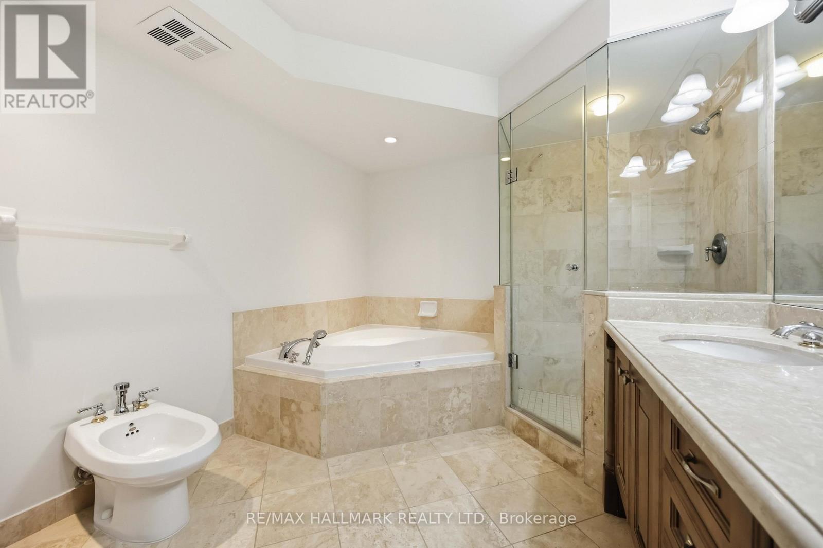#1821 80 HARRISON GARDEN BOULEVARD - 18