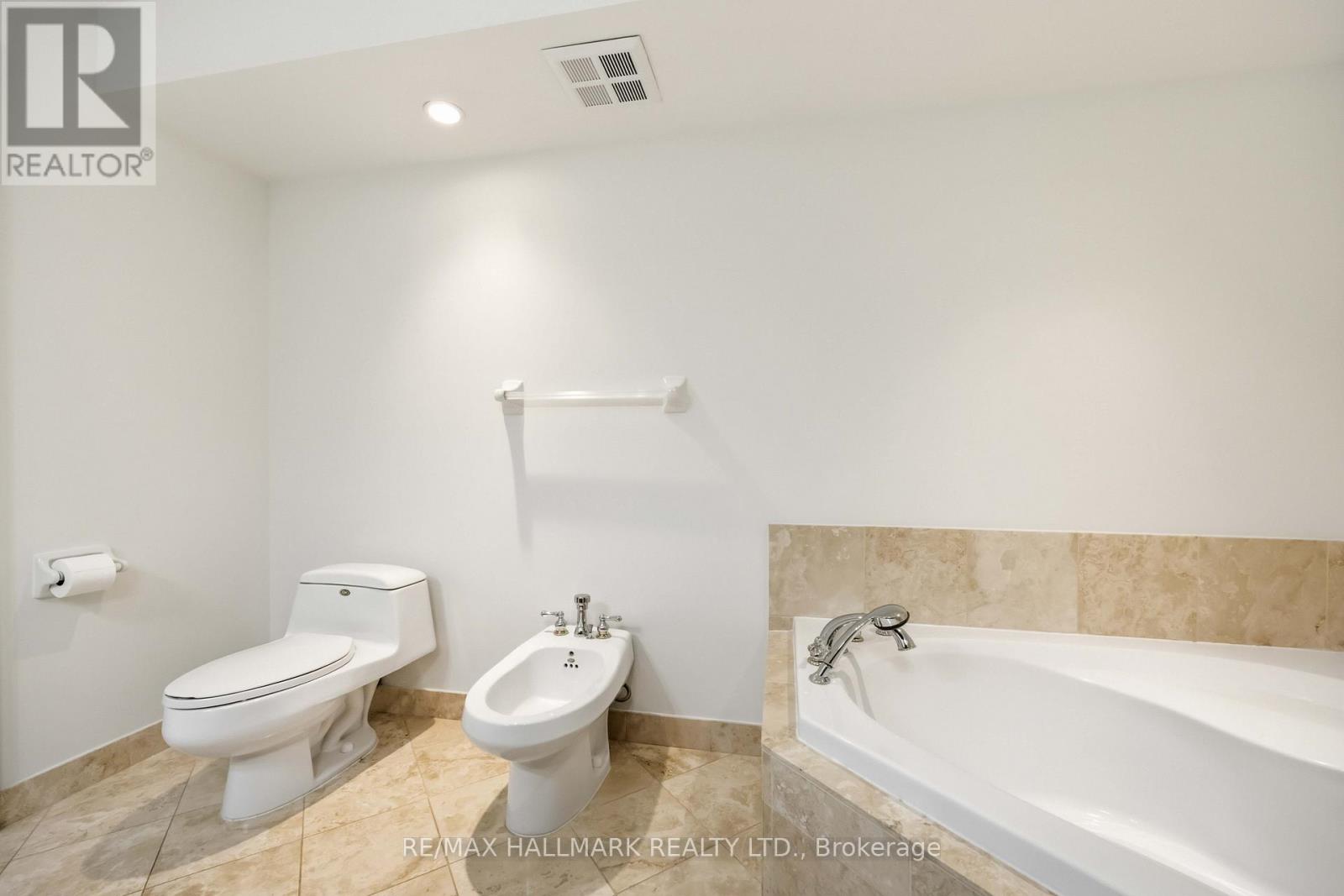 #1821 80 HARRISON GARDEN BOULEVARD - 19